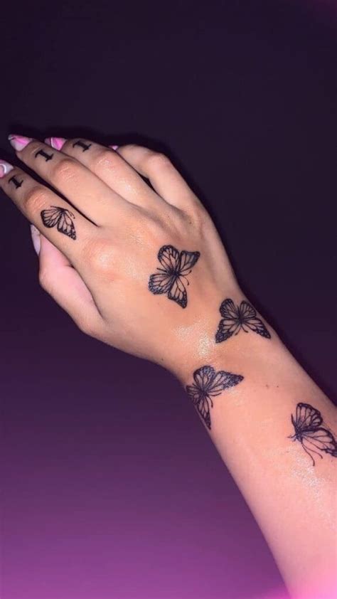 tatuajes en la mano de mariposa|tatuajes de mariposas elegantes.